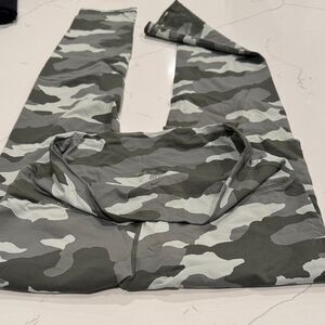 Aerie Chill Play Move Camouflage Leggings